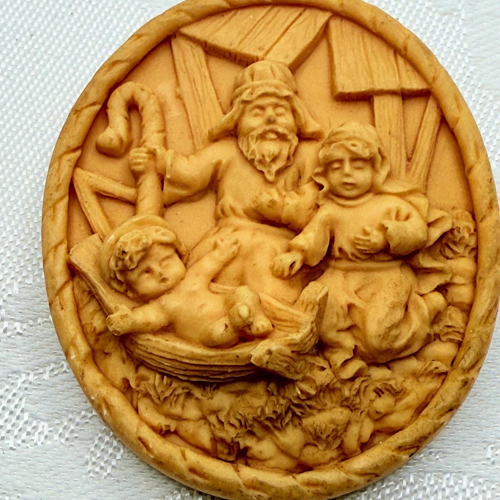 Vintage Resin Faux Wood Heavy Nativity Mary Joseph Jesus Manger Scene Brooch